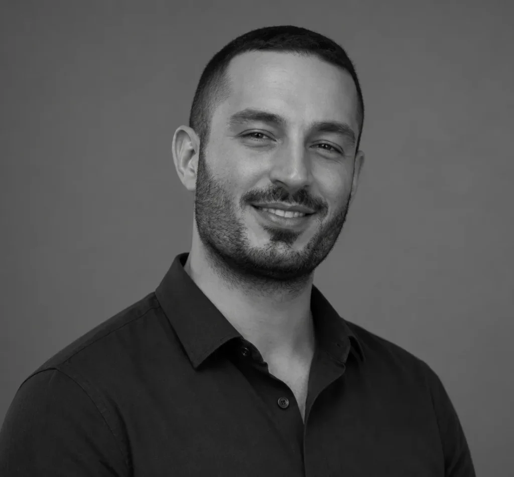 Yashar Rezazadehnikcheh, Lead Installer